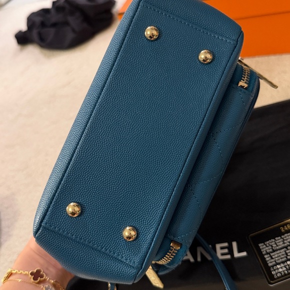 CHANEL Teal Caviar Quilted Small Business Affinity Flap Bag - Picture 5 of 16